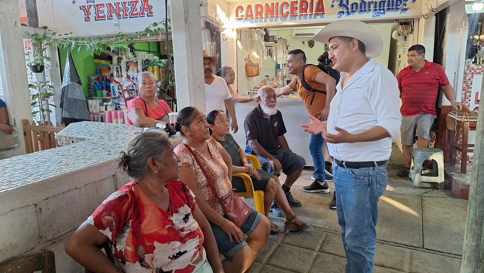 Reunión con comerciantes del Mercado 15 de Octubre de San Pedro Pochutla
